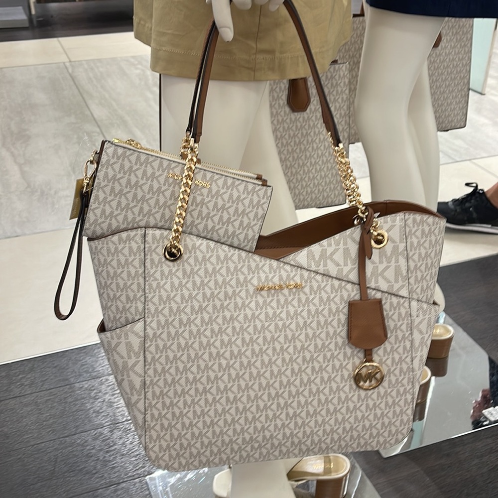 MICHAEL KORS LARGE X CHAIN SHOULDER TOTE 
& 
LARGE DOUBLE ZIP WALLET WRISTLET - Picture 4 of 16